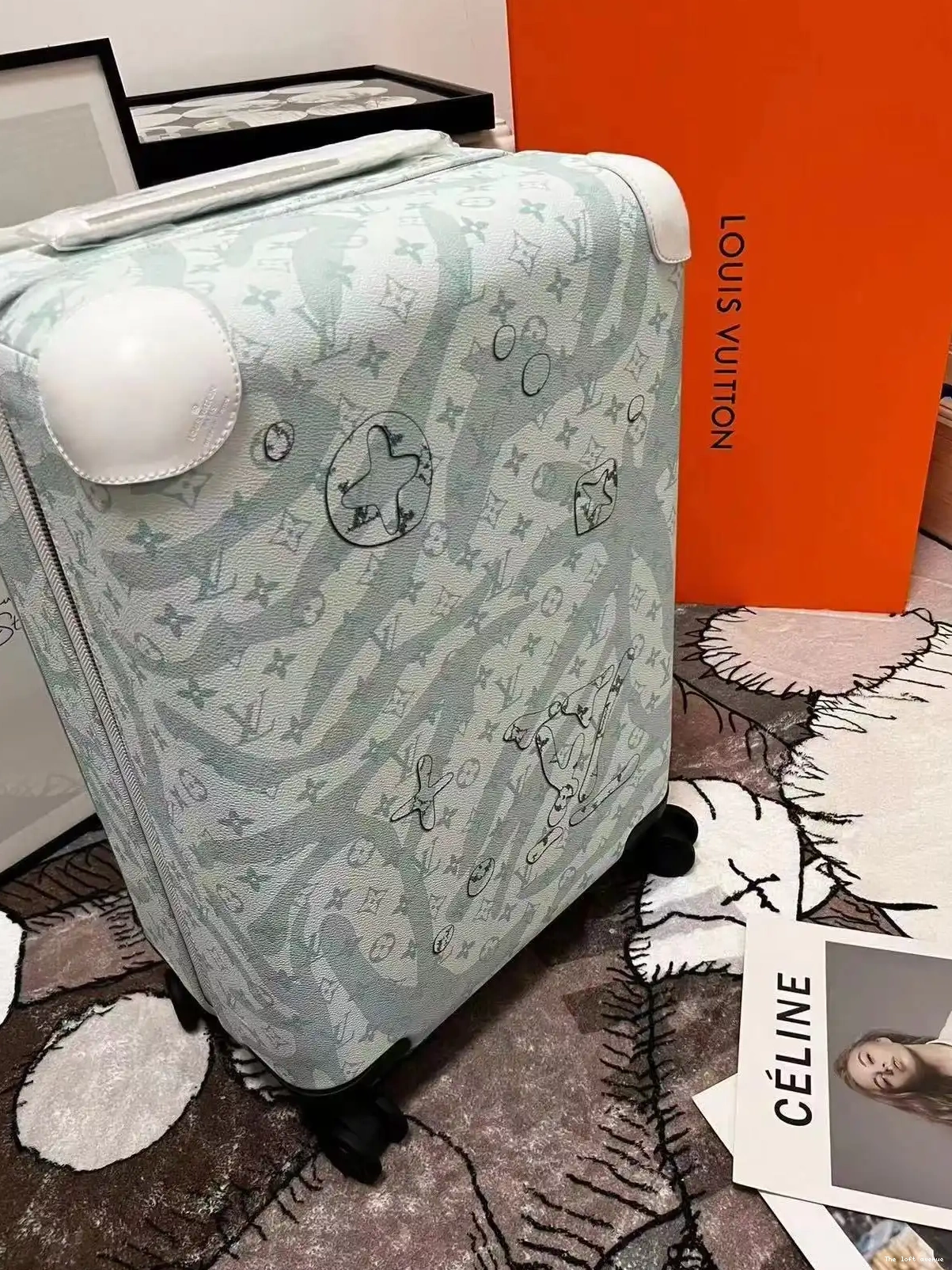 37L AQUAGARDEN 55 SUITCASE HORIZON VERSION) (2024 CUSTOM CABIN 0610